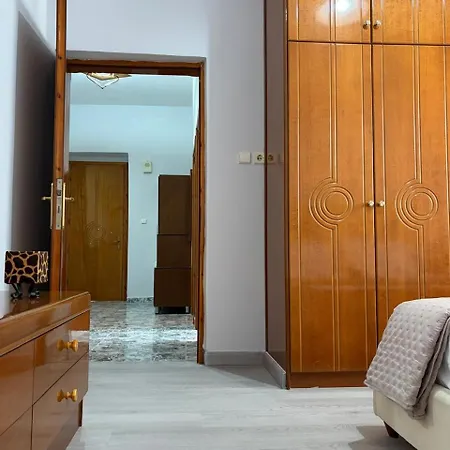 Neoma Modern In The Center *